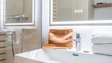 Studio 4 personnes - 1 coin nuit - Balcon - CÎté cour - Climatisé - Rénové | Badezimmer