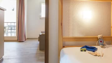 Cots/infant beds, free WiFi, bed sheets