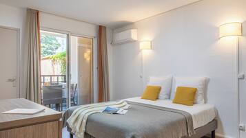 Appartement 6 personnes - 1 chambre + 1 coin nuit - Balcon - Climatisé - Rénové | Barnesenger, wi-fi (inkludert) og sengetøy