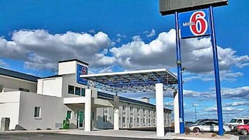 ุงูู
ูุดุฃุฉ ู
ู ุงูุฎุงุฑุฌ