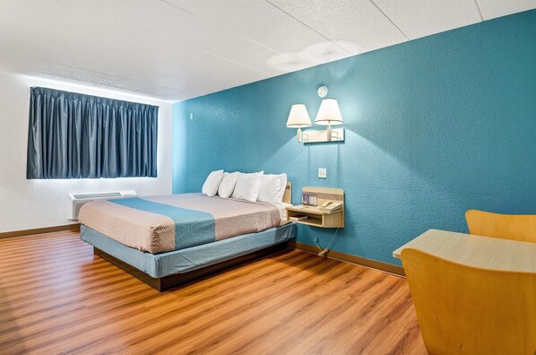 Rom – standard, 1 kingsize-seng, tilgjengelighetstilpasset, ikke-røyk | Wi-fi (inkludert) og sengetøy