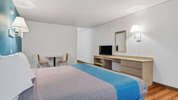 Standard Room, 1 King Bed, Non Smoking, Refrigerator & Microwave | Free WiFi, bed sheets