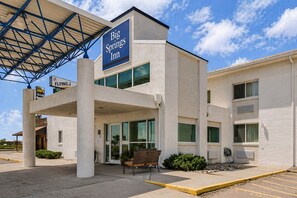 Front of property - Big Springs Inn (Big Springs)