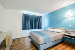 Standard Room, 1 King Bed, Non Smoking, Refrigerator & Microwave | Free WiFi, bed sheets - Big Springs Inn (Big Springs)