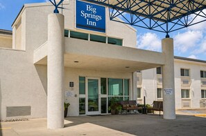 Exterior - Big Springs Inn (Big Springs)