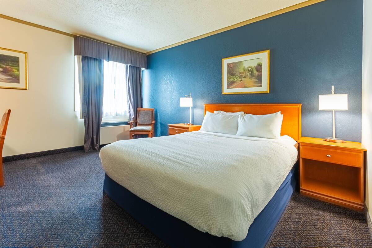 Premium bedding, in-room safe, desk, soundproofing