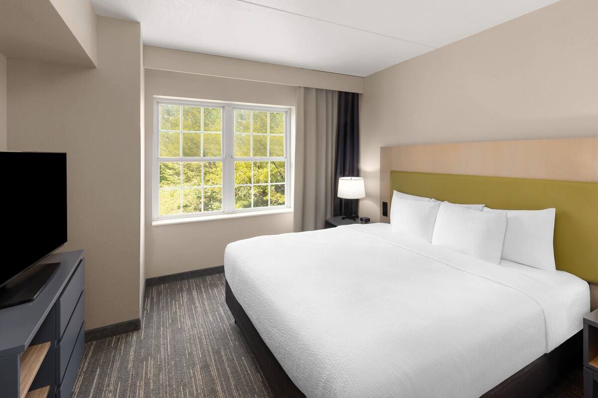 Suite, 1 King Bed, Non Smoking