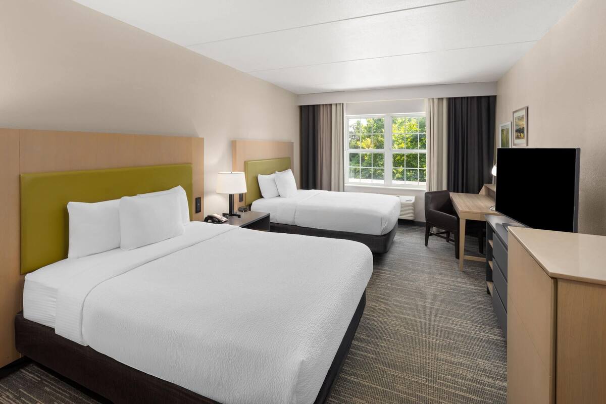 Room, 2 Queen Beds, Mobility Accessible, Non Smoking (Bathtub w/ Grab Bars)