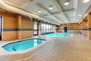 Indoor pool, outdoor pool - Drury Inn & Suites Birmingham Lakeshore Drive (Birmingham)