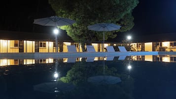 Outdoor pool, pool umbrellas, sun loungers