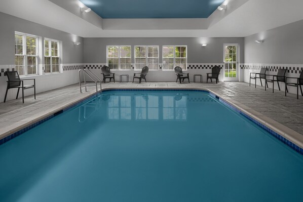 Indoor pool - Residence Inn by Marriott Long Island Holtsville (Holtsville)