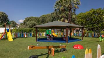Children’s play area – outdoor