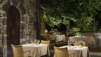 5 Restaurants; Frühstück, Mittagessen und Abendessen werden serviert