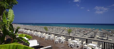 Private beach, sun-loungers, beach umbrellas, beach towels