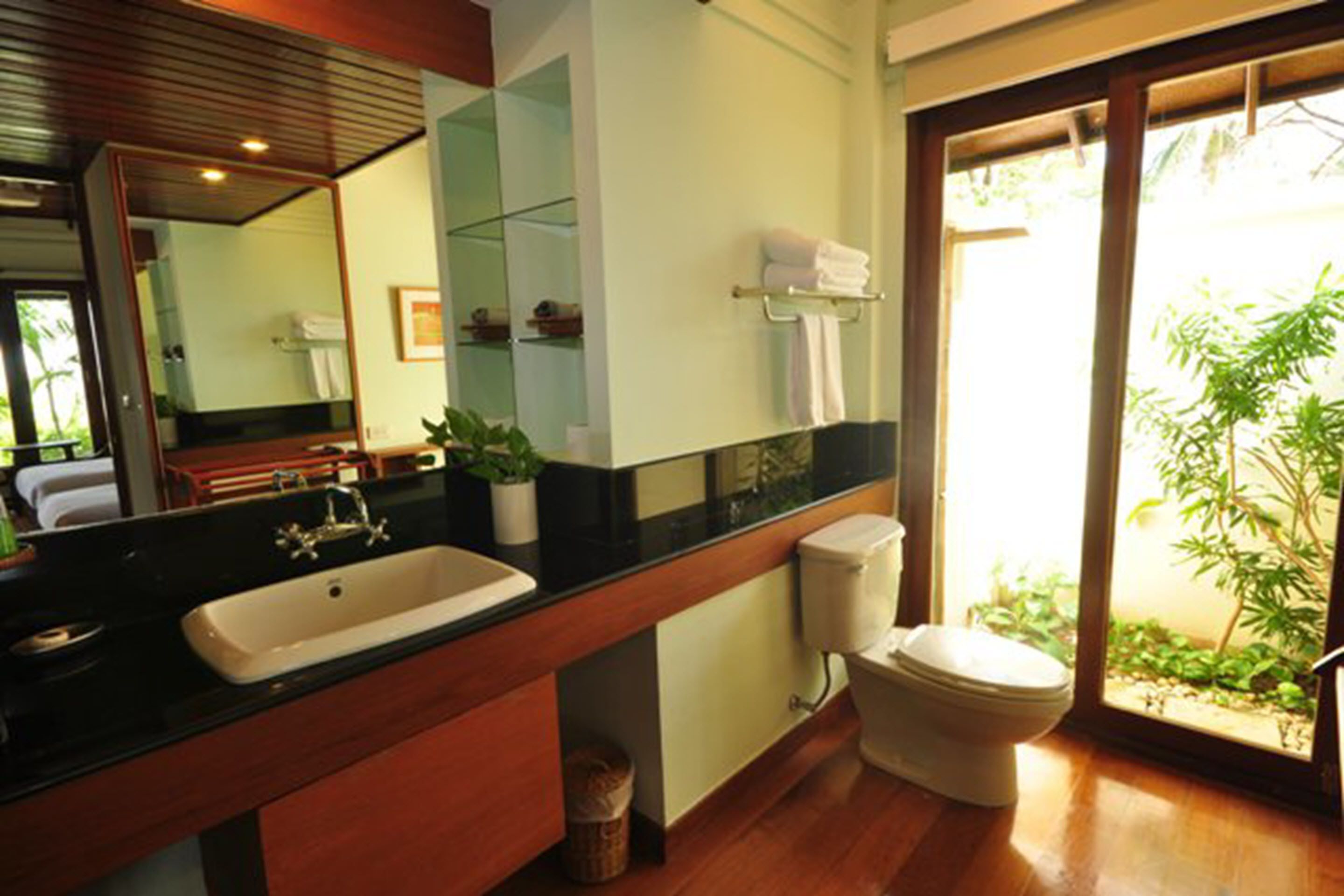 shower, free toiletries, hair dryer, slippers