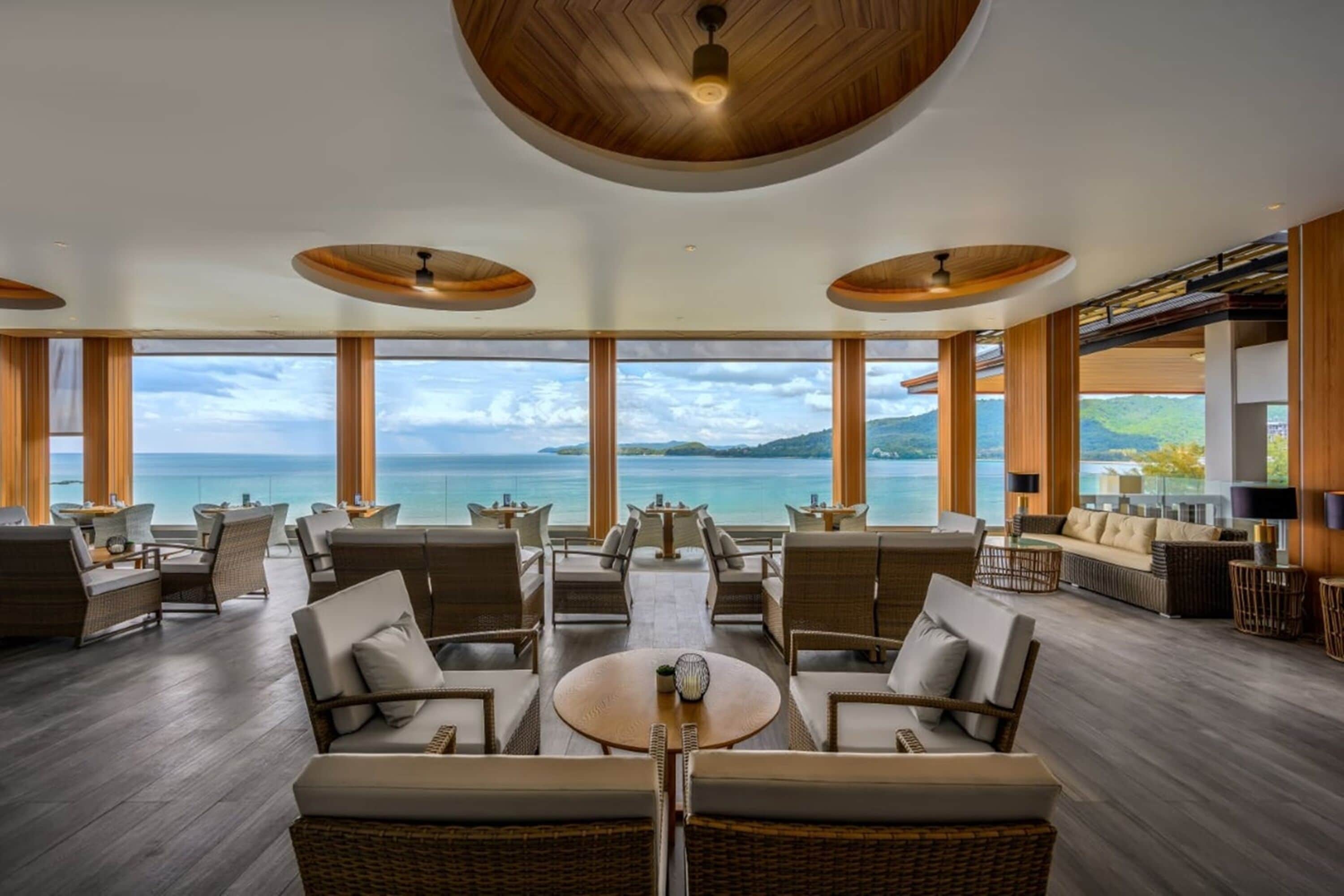 2 bars/lounges, swim-up bar, poolside bar