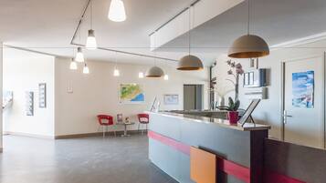 入住/退房自助服务终端