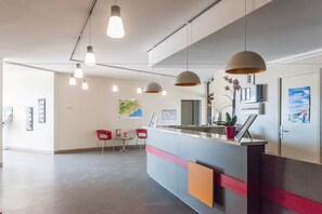 Mostrador para check-in y check-out