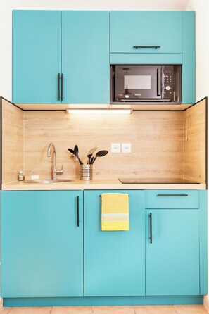 Fridge, microwave, stovetop, coffee/tea maker