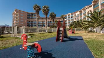 Children’s play area – outdoor