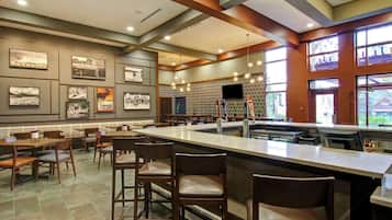 Bar (trong khuôn viên)