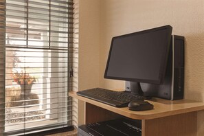 Business center - Country Inn & Suites by Radisson, Willmar, MN (Willmar)