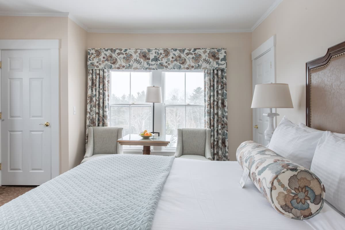 premium bedding, minibar, in-room safe, blackout curtains