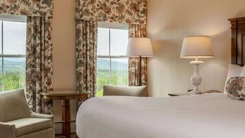 Premium bedding, pillowtop beds, minibar, in-room safe