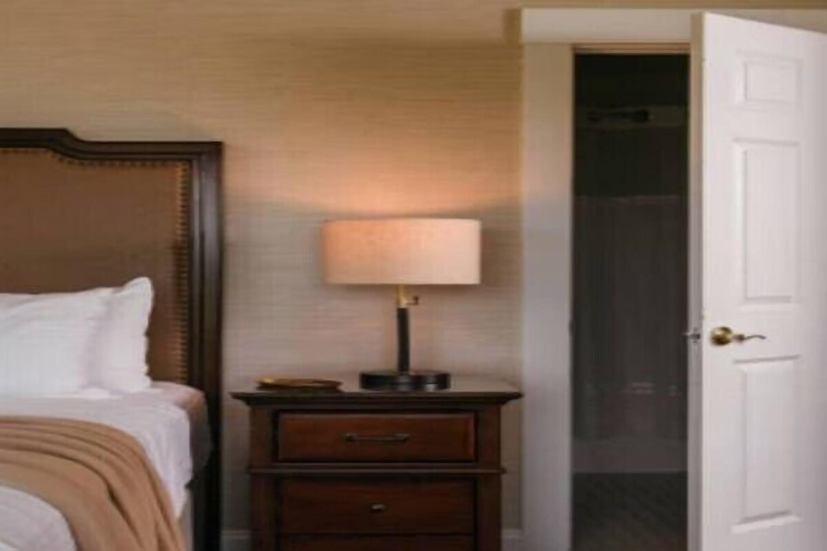 Suite (Heritage Two Queens) | Premium bedding, pillowtop beds, minibar, in-room safe