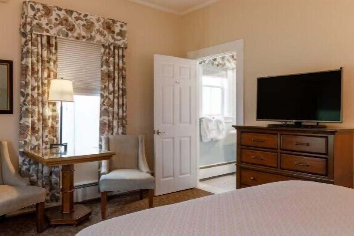 Grand Studio (View Queen) | Premium bedding, pillowtop beds, minibar, in-room safe