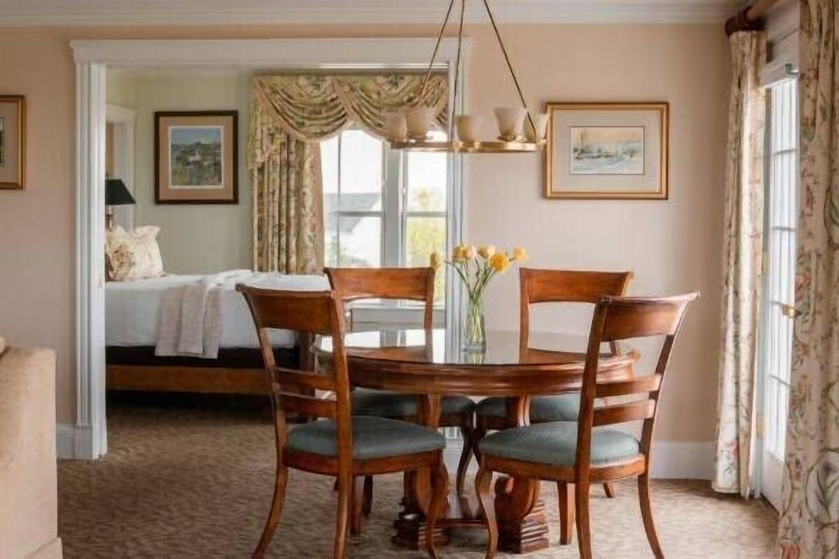 Presidential Suite | Premium bedding, pillowtop beds, minibar, in-room safe