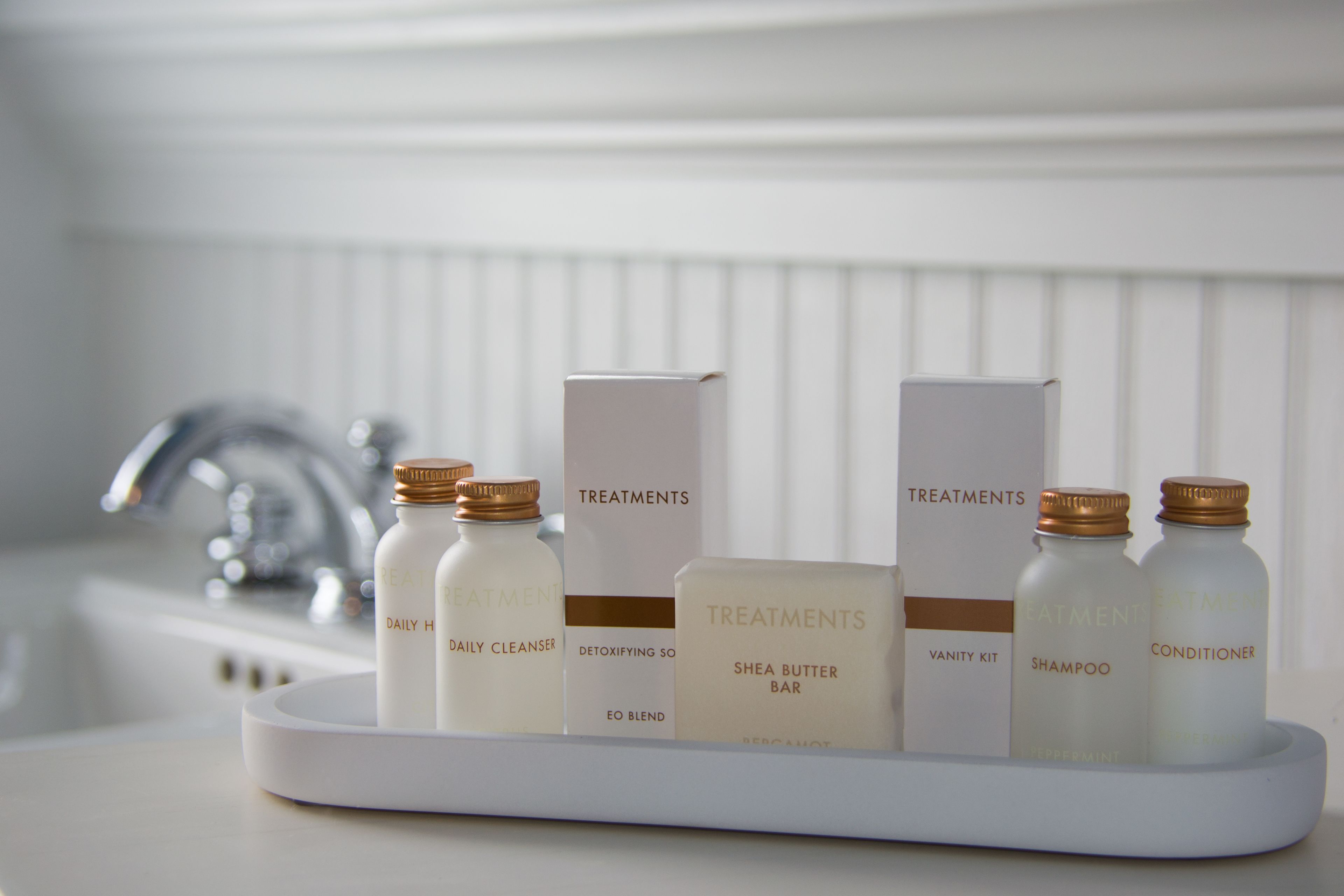 combined shower/bathtub, free toiletries, hair dryer, bathrobes