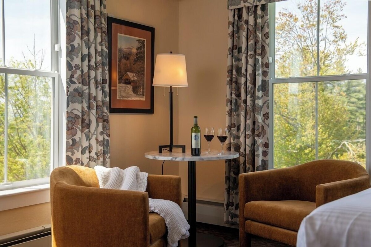 Grand Room, 1 Queen Bed (View) | Premium bedding, pillowtop beds, minibar, in-room safe