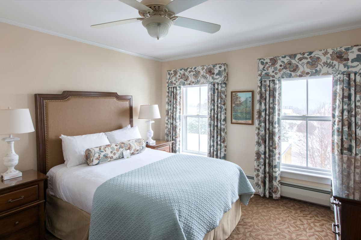 Premium bedding, pillowtop beds, minibar, in-room safe