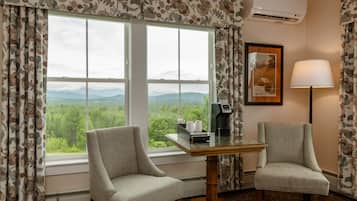 Chambre majestueuse, 1 grand lit | Literie de qualité, lit avec matelas à plateau-coussin, minibar