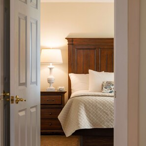 Premium bedding, pillowtop beds, minibar, in-room safe - Mountain View Grand Resort & Spa (Whitefield)
