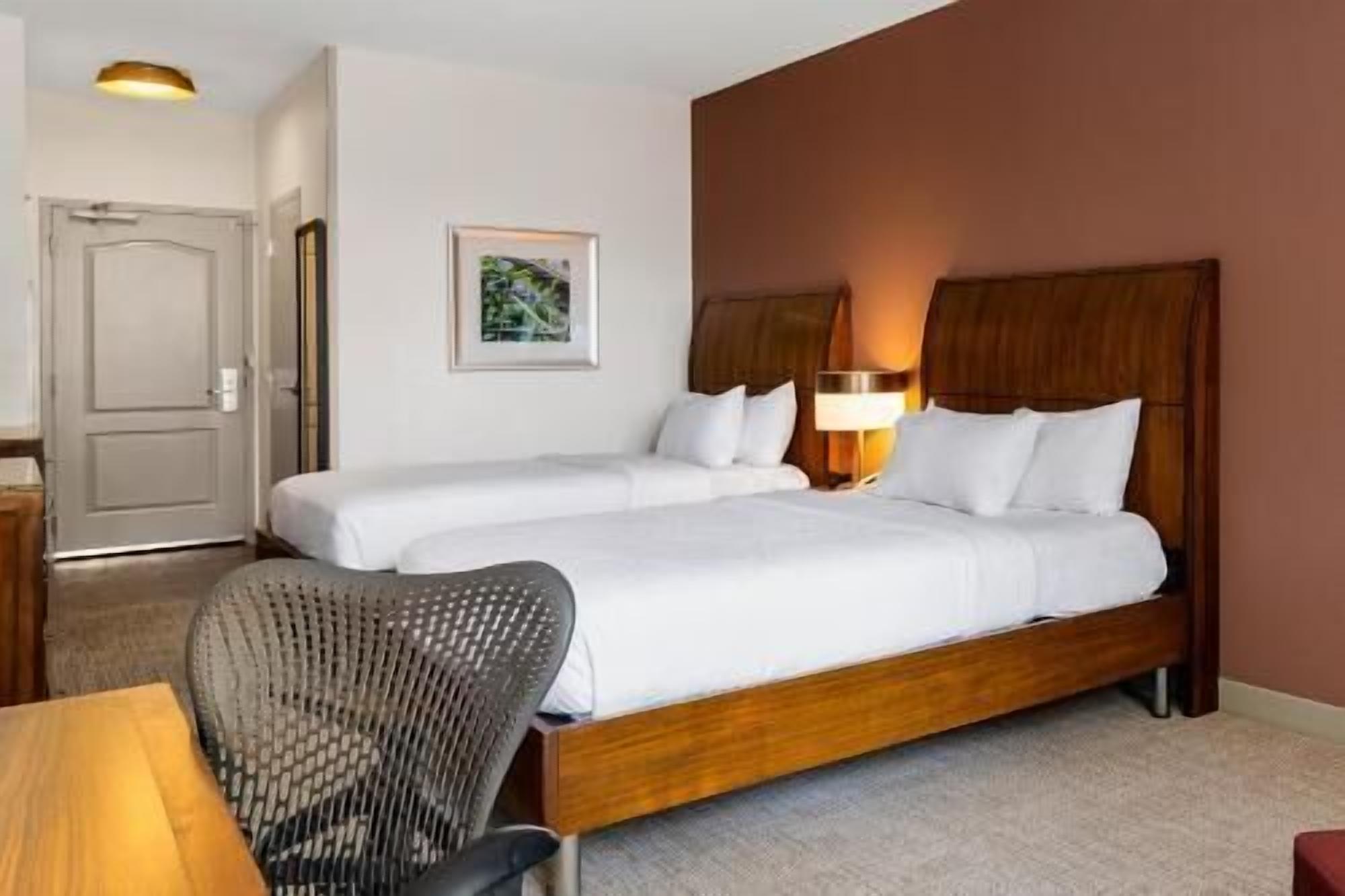 In-room safe, desk, laptop workspace, iron/ironing board