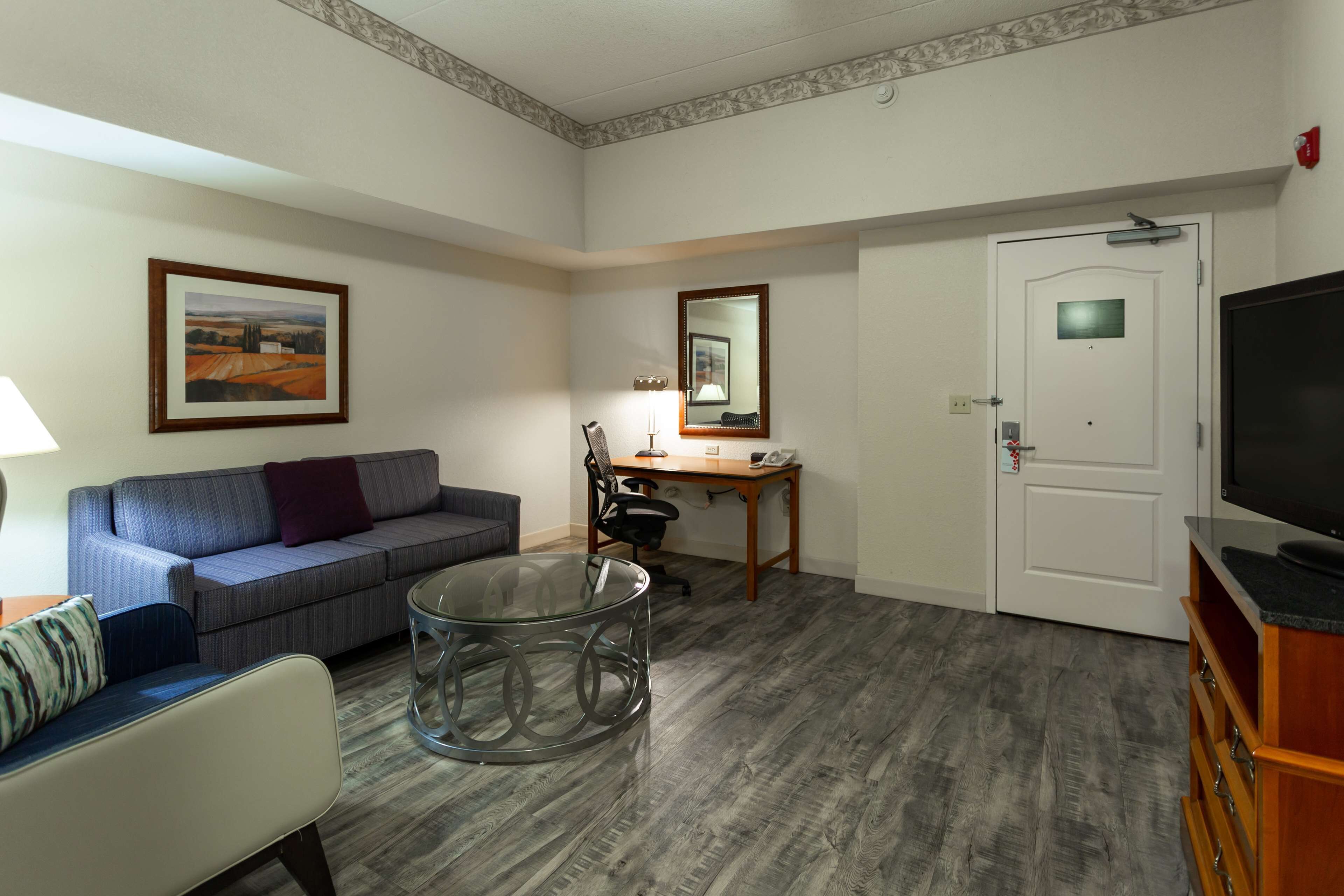 junior suite, 2 queen beds | living area | flat-screen tv, pay films