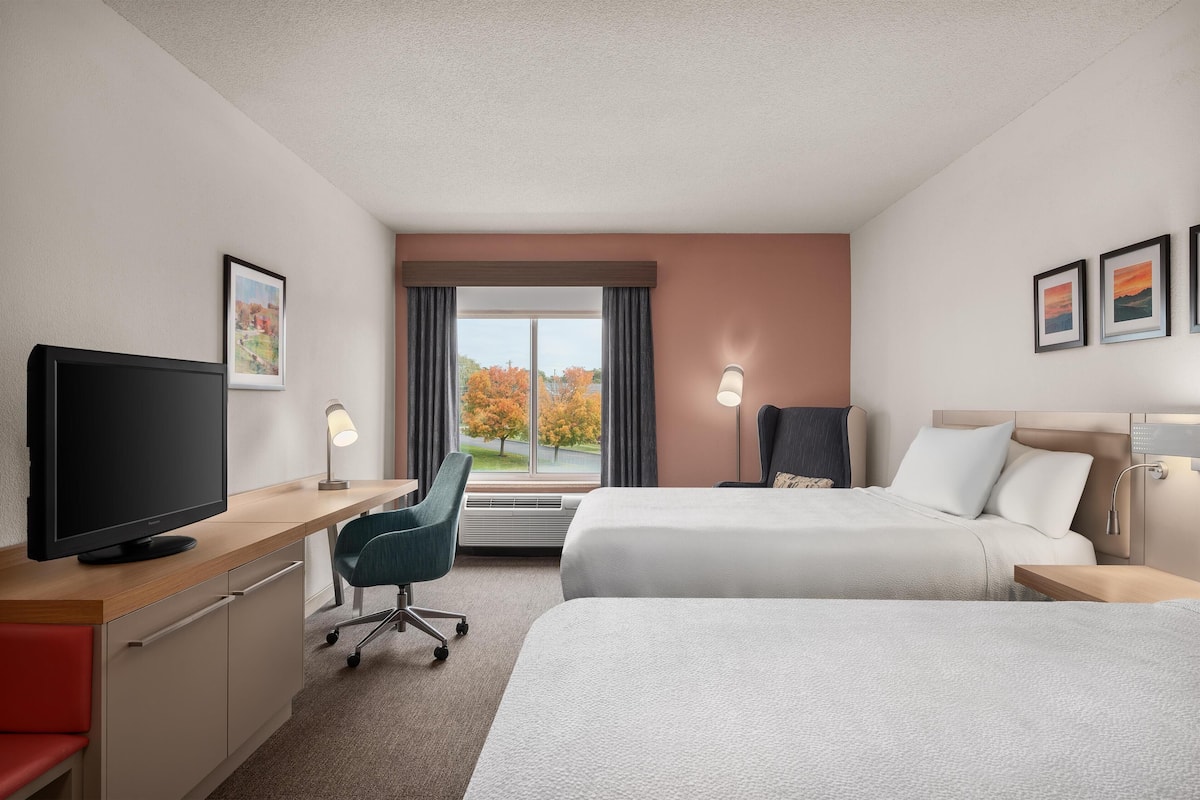 Schreibtisch, Verdunkelungsvorhänge, schallisolierte Zimmer