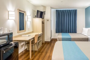 Desk, iron/ironing board, free WiFi, bed sheets - Motel 6 Lincoln City, OR (Lincoln City)