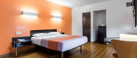 Iron/ironing board, free WiFi, bed sheets