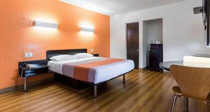 Motel 6 Long Beach, CA - International City