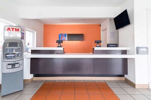 Reception - Motel 6 Long Beach, CA - International City (Long Beach)