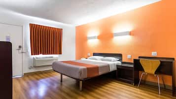 Tabla de planchar con plancha, wifi gratis, ropa de cama