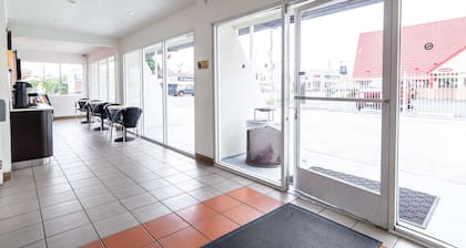 Motel 6 Long Beach, CA - International City