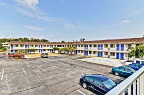 Exterior - Motel 6 Pittsburgh, PA - Crafton (Pittsburgh)
