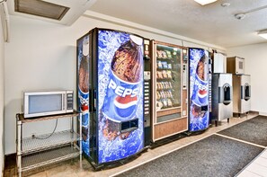 Vending machine - Motel 6 Pittsburgh, PA - Crafton (Pittsburgh)