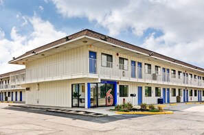 Exterior - Motel 6 Pittsburgh, PA - Crafton (Pittsburgh)