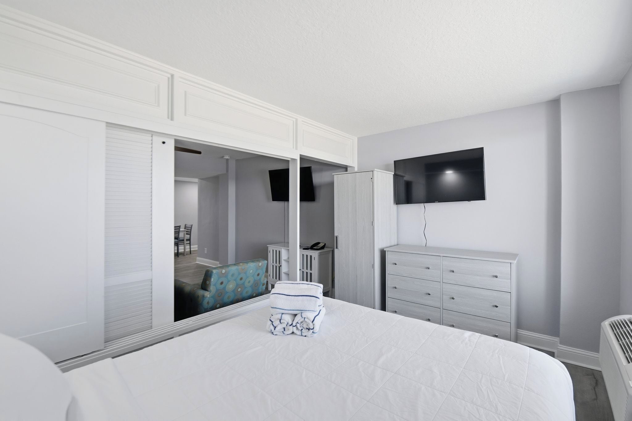 Desk, laptop workspace, iron/ironing board, free WiFi