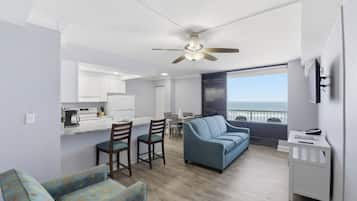 Condo | Área de sala de estar | Televisión de pantalla plana y reproductor de DVD